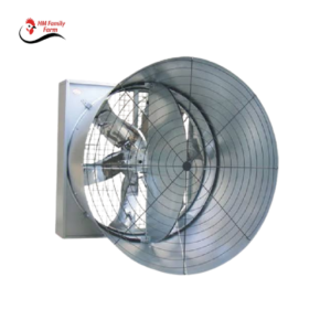 Exhaust Fan Cone 50 Inch Butterfly Door adalah kipas blower ventilasi tipe corong efisiensi tinggi dengan katup pintu kupu-kupu (butterfly shutter) otomatis. Desain corong (cone) aerodinamis mampu meningkatkan volume dorongan udara (airflow) hingga 15-20% lebih besar dibandingkan box fan standar, sekaligus menghemat konsumsi energi listrik pada sistem ventilasi kandang ayam Closed House. - hm familyfarm